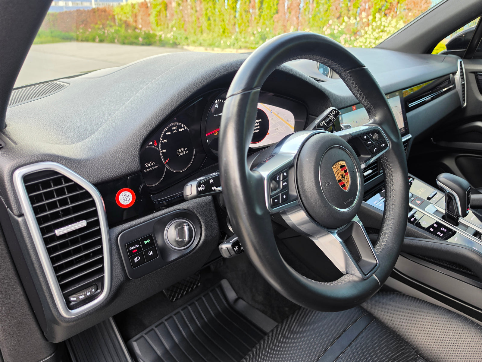 Porsche Cayenne Premium / Head-Up / Matrix / Sport Chrono / 360 / Pano / Bose — снимка 18