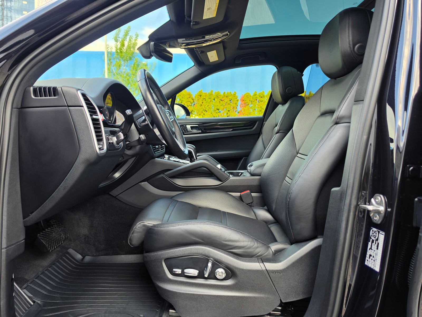 Porsche Cayenne Premium / Head-Up / Matrix / Sport Chrono / 360 / Pano / Bose — снимка 20