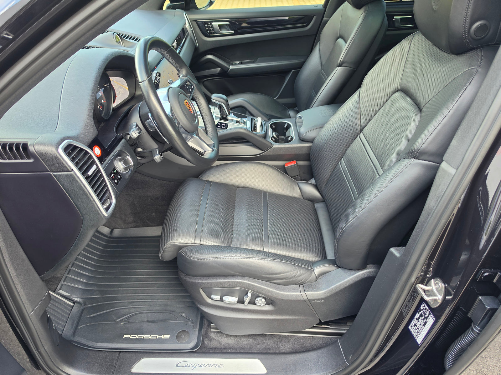 Porsche Cayenne Premium / Head-Up / Matrix / Sport Chrono / 360 / Pano / Bose — снимка 21