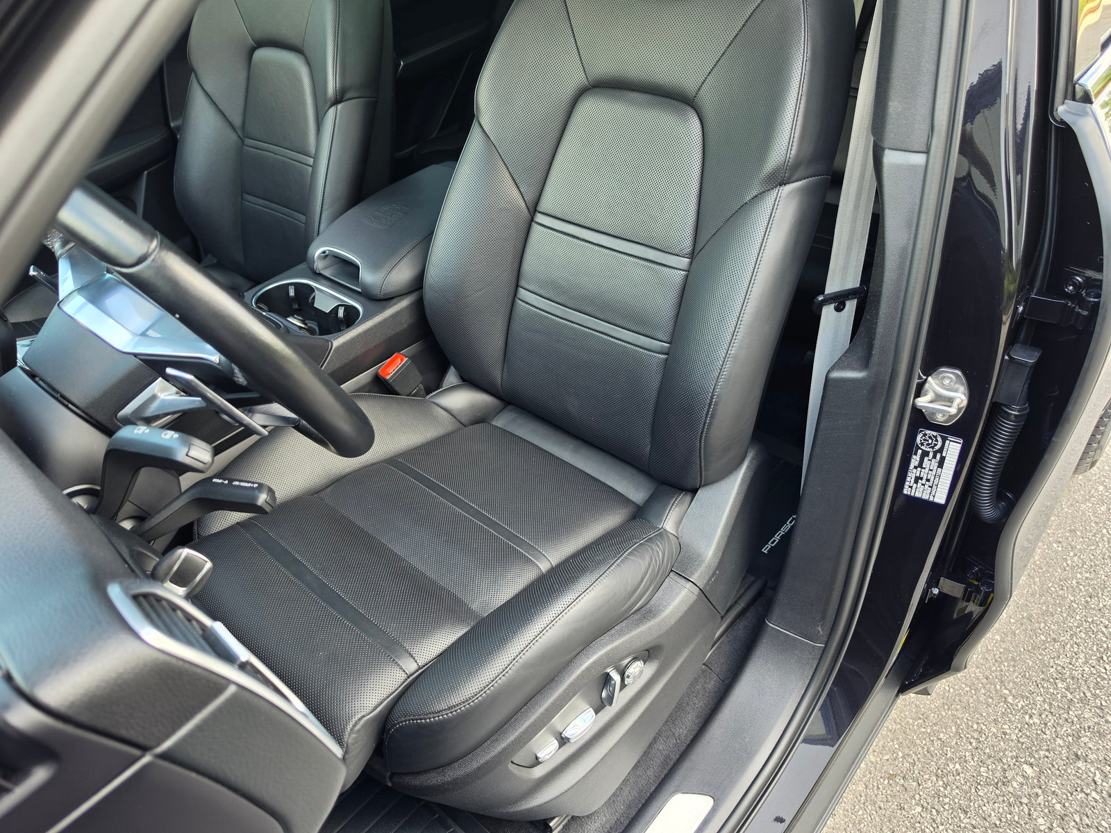 Porsche Cayenne Premium / Head-Up / Matrix / Sport Chrono / 360 / Pano / Bose — снимка 22