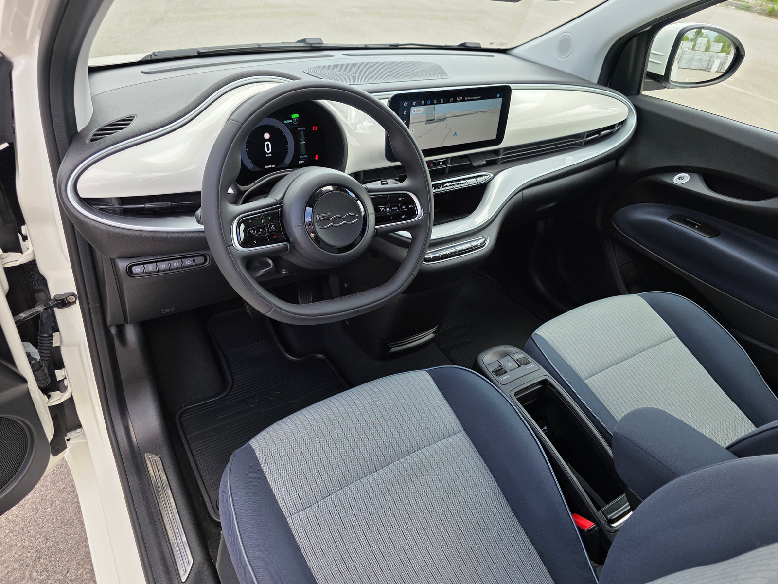 Fiat 500E Icon Cabrio 42 kWh — снимка 24