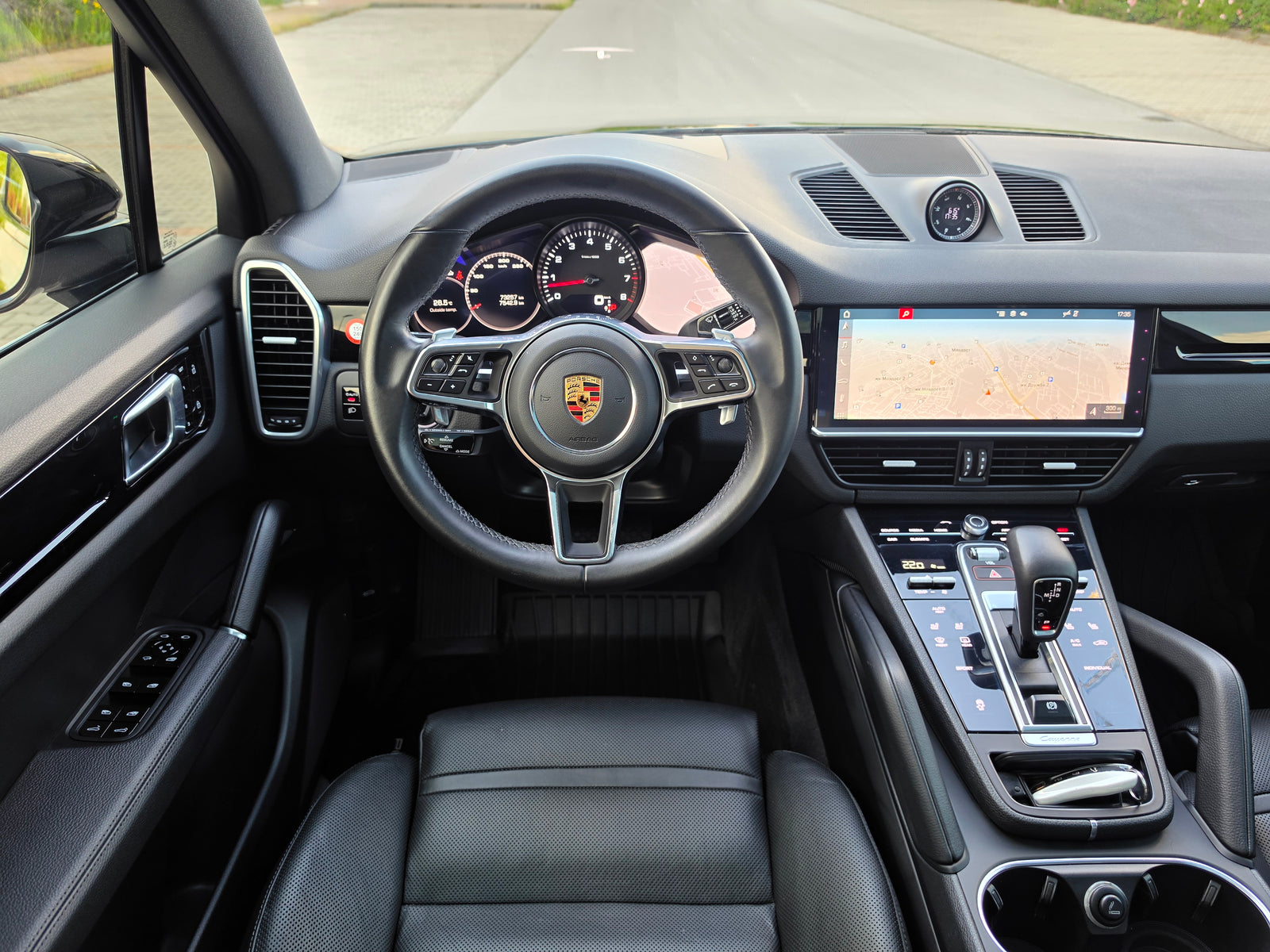 Porsche Cayenne Premium / Head-Up / Matrix / Sport Chrono / 360 / Pano / Bose — снимка 25