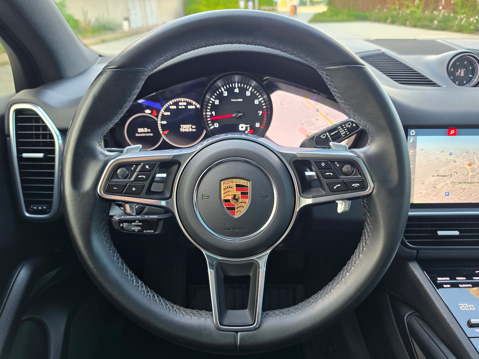Porsche Cayenne Premium / Head-Up / Matrix / Sport Chrono / 360 / Pano / Bose — снимка 26