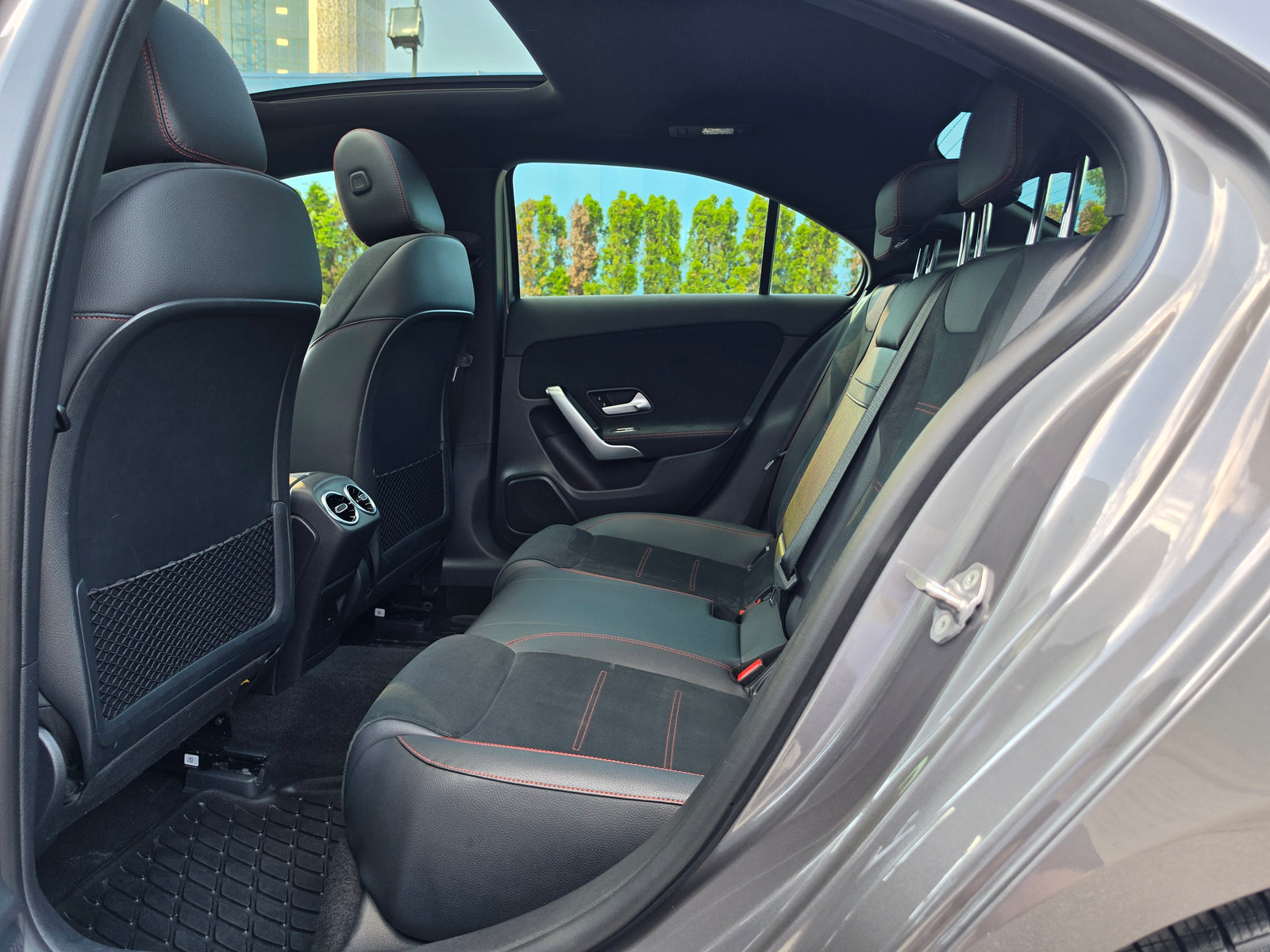 Mercedes-Benz A 35 AMG 4MATIC 360 Panorama — снимка 31