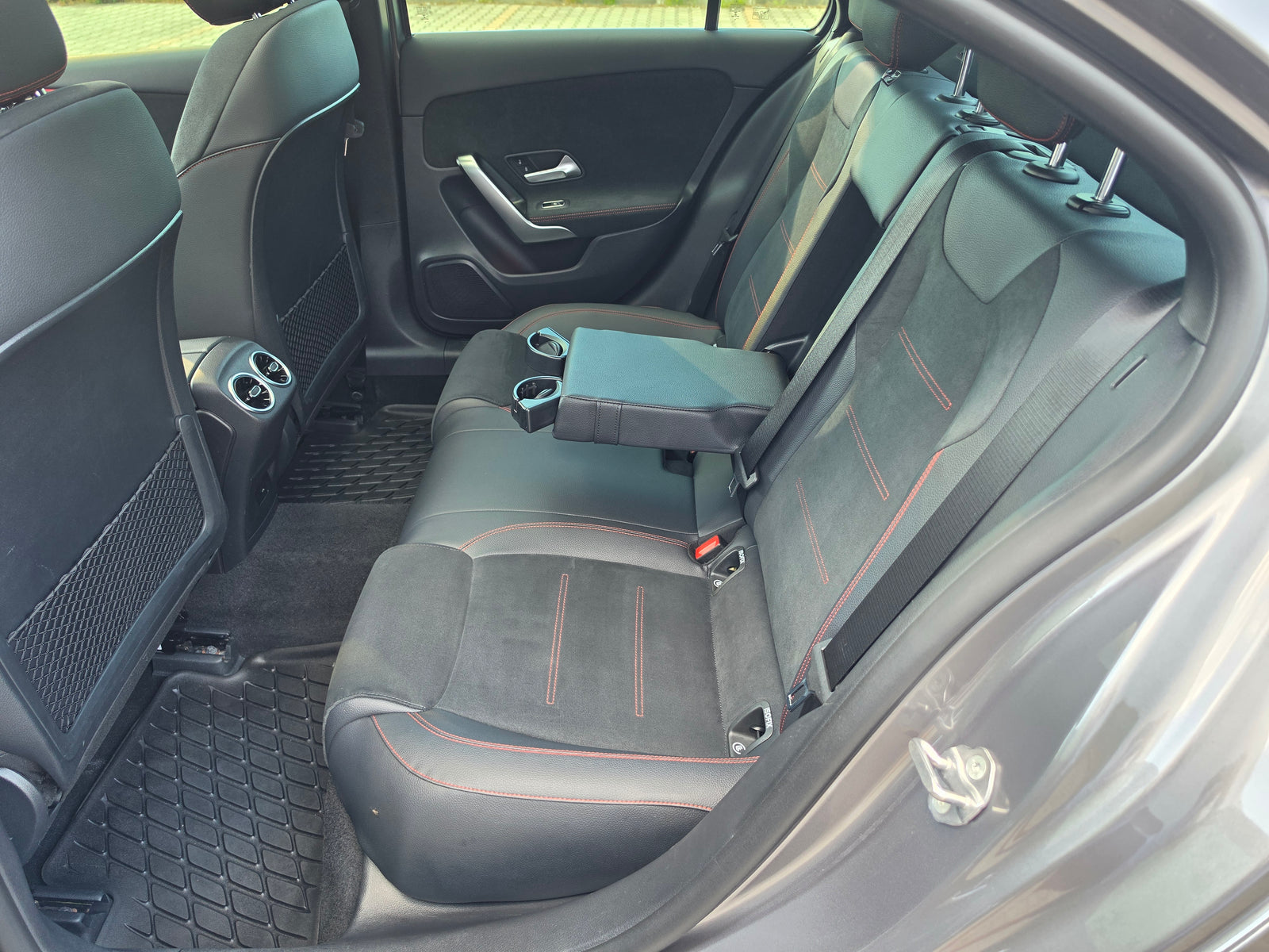 Mercedes-Benz A 35 AMG 4MATIC 360 Panorama — снимка 32