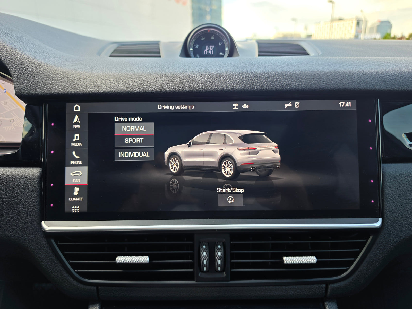 Porsche Cayenne Premium / Head-Up / Matrix / Sport Chrono / 360 / Pano / Bose — снимка 33