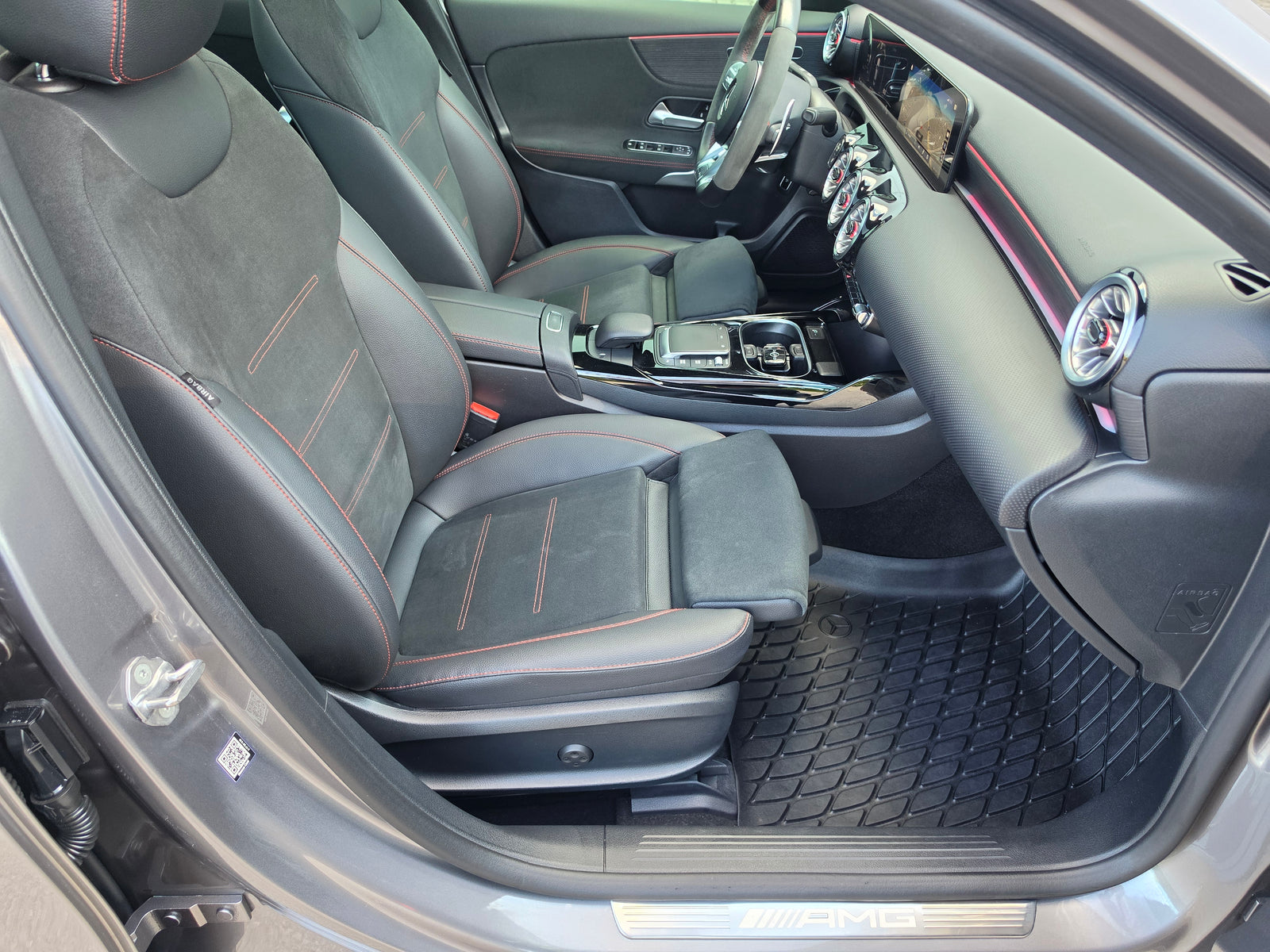 Mercedes-Benz A 35 AMG 4MATIC 360 Panorama — снимка 36