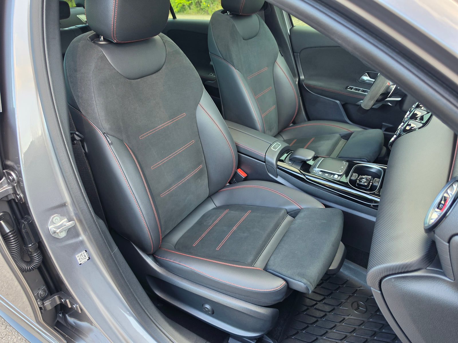 Mercedes-Benz A 35 AMG 4MATIC 360 Panorama — снимка 37