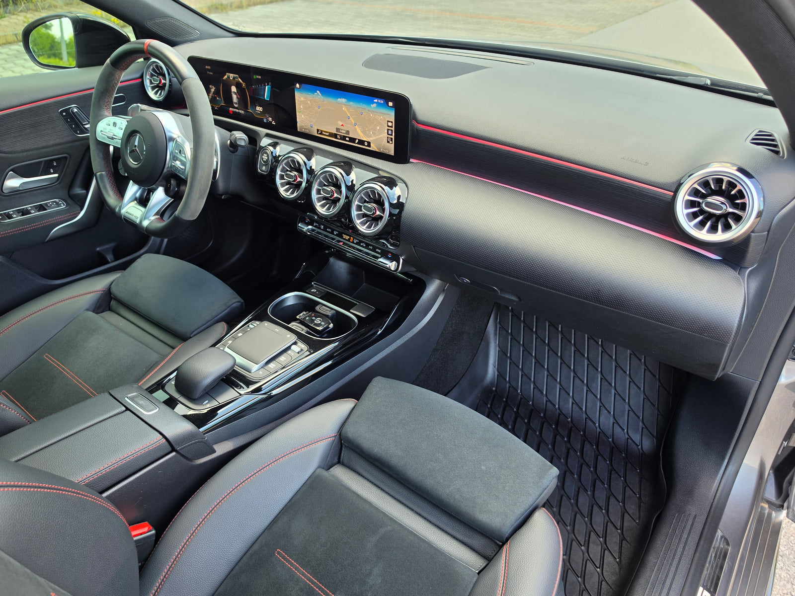 Mercedes-Benz A 35 AMG 4MATIC 360 Panorama — снимка 38