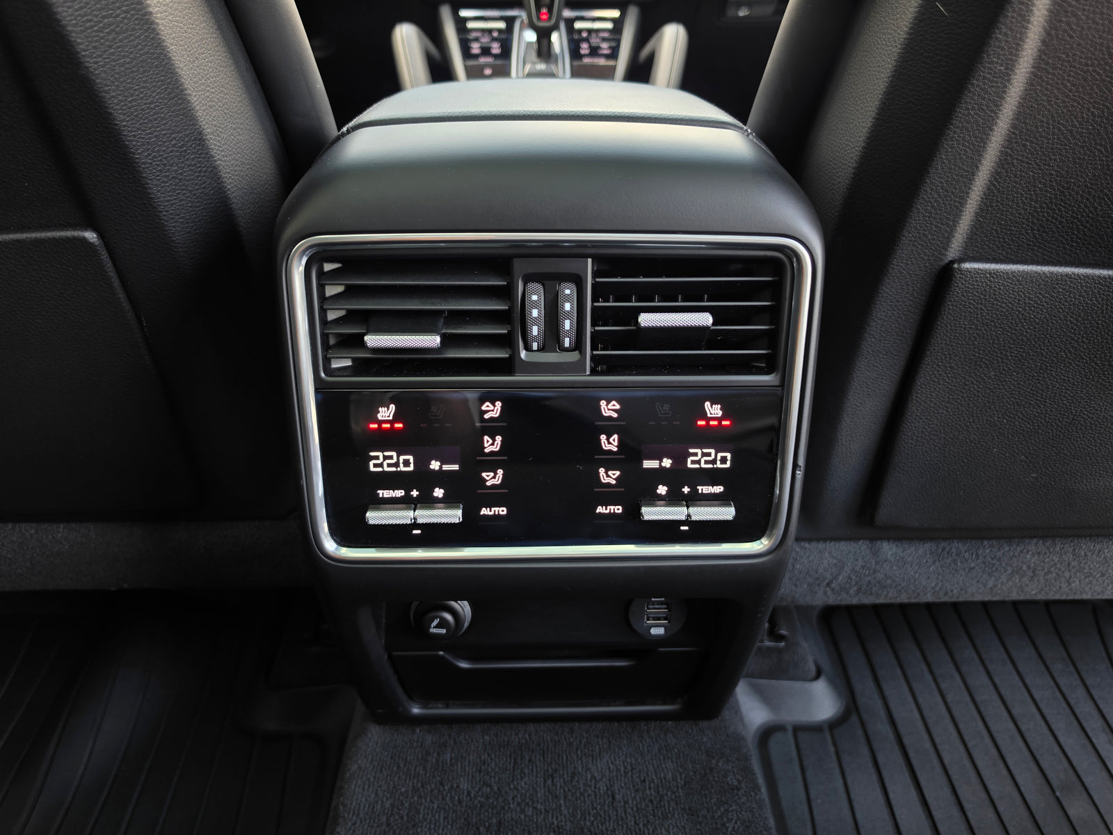 Porsche Cayenne Premium / Head-Up / Matrix / Sport Chrono / 360 / Pano / Bose — снимка 40