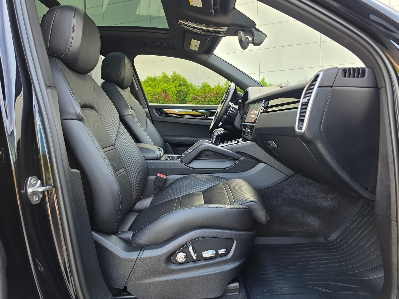 Porsche Cayenne Premium / Head-Up / Matrix / Sport Chrono / 360 / Pano / Bose — снимка 43