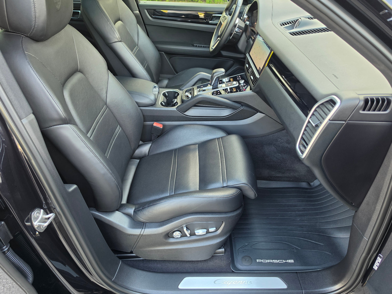 Porsche Cayenne Premium / Head-Up / Matrix / Sport Chrono / 360 / Pano / Bose — снимка 44