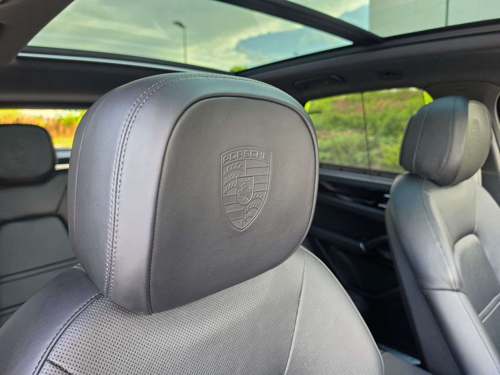 Porsche Cayenne Premium / Head-Up / Matrix / Sport Chrono / 360 / Pano / Bose — снимка 46