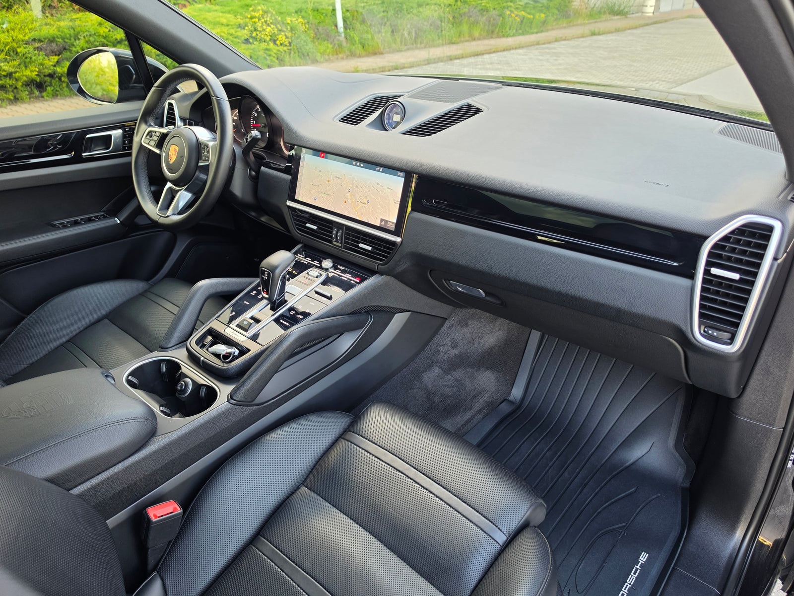 Porsche Cayenne Premium / Head-Up / Matrix / Sport Chrono / 360 / Pano / Bose — снимка 47