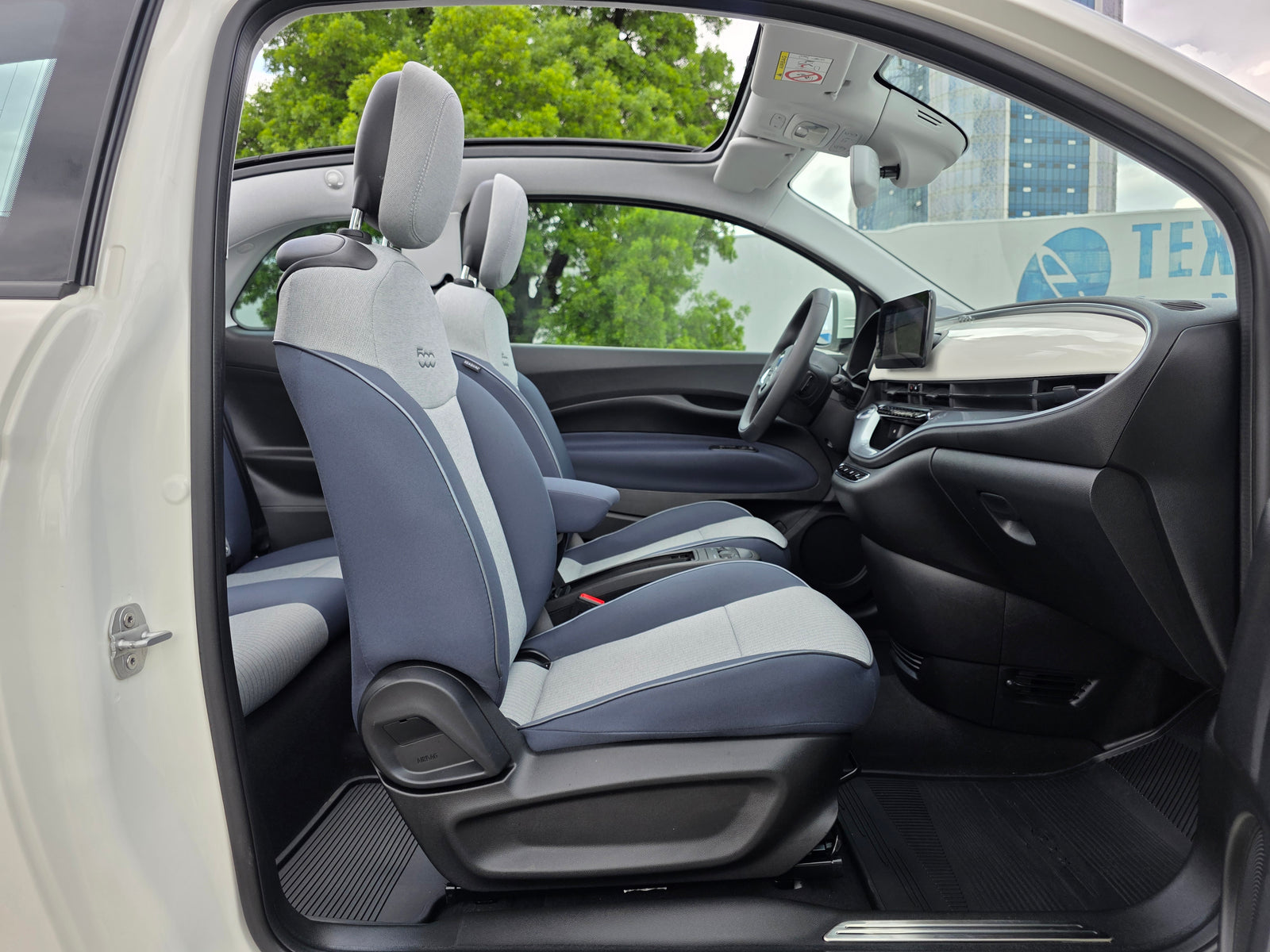 Fiat 500E Icon Cabrio 42 kWh — снимка 52