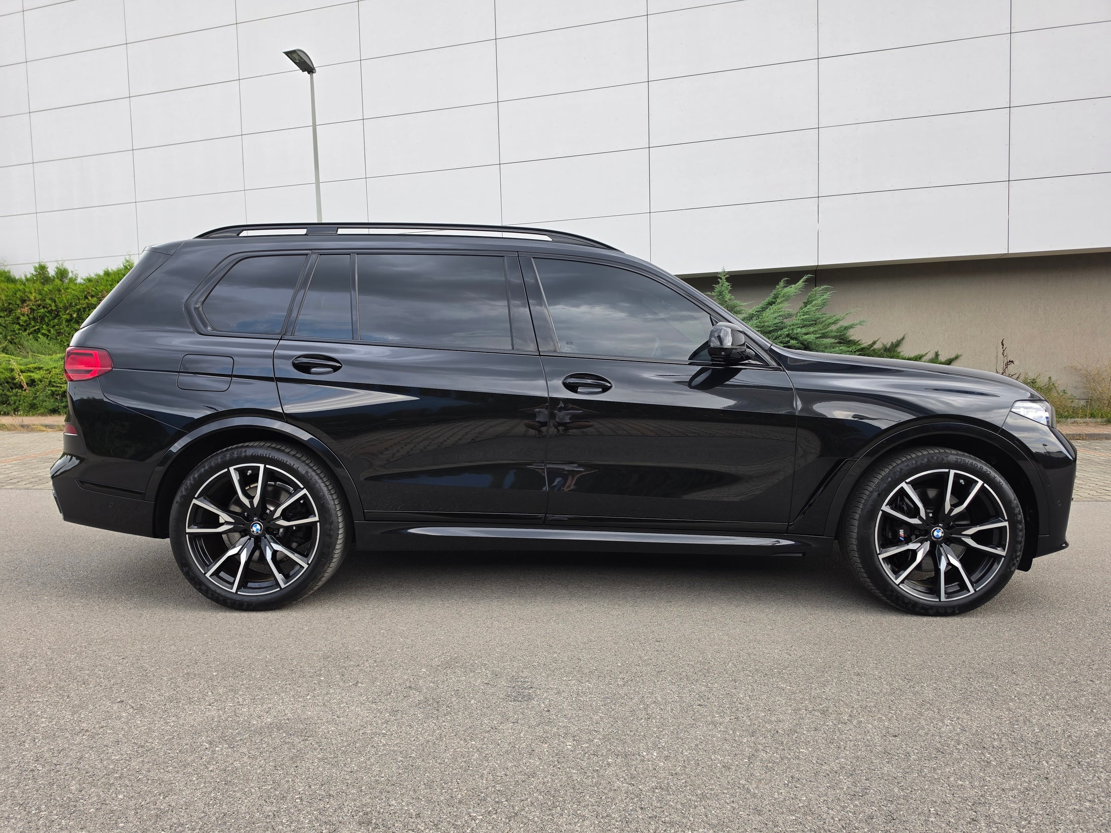 BMW X7 40i xDrive /TV/360/H&K/ SKY LOUNGE/ SOFT CLOSE/6+1 — снимка 3