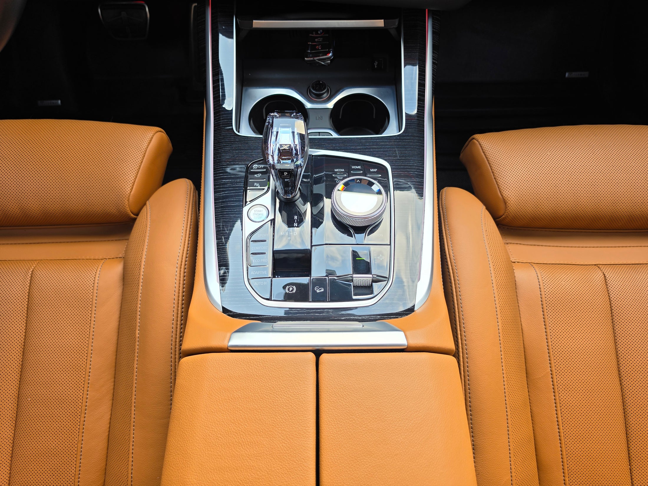 BMW X7 40i xDrive /TV/360/H&K/ SKY LOUNGE/ SOFT CLOSE/6+1 — снимка 30