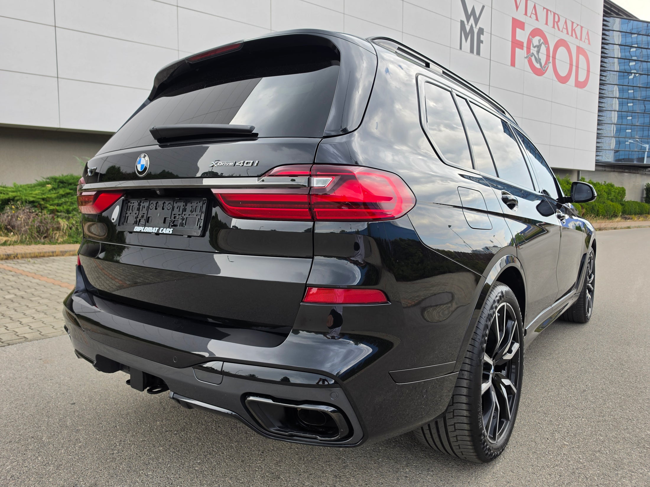 BMW X7 40i xDrive /TV/360/H&K/ SKY LOUNGE/ SOFT CLOSE/6+1 — снимка 4