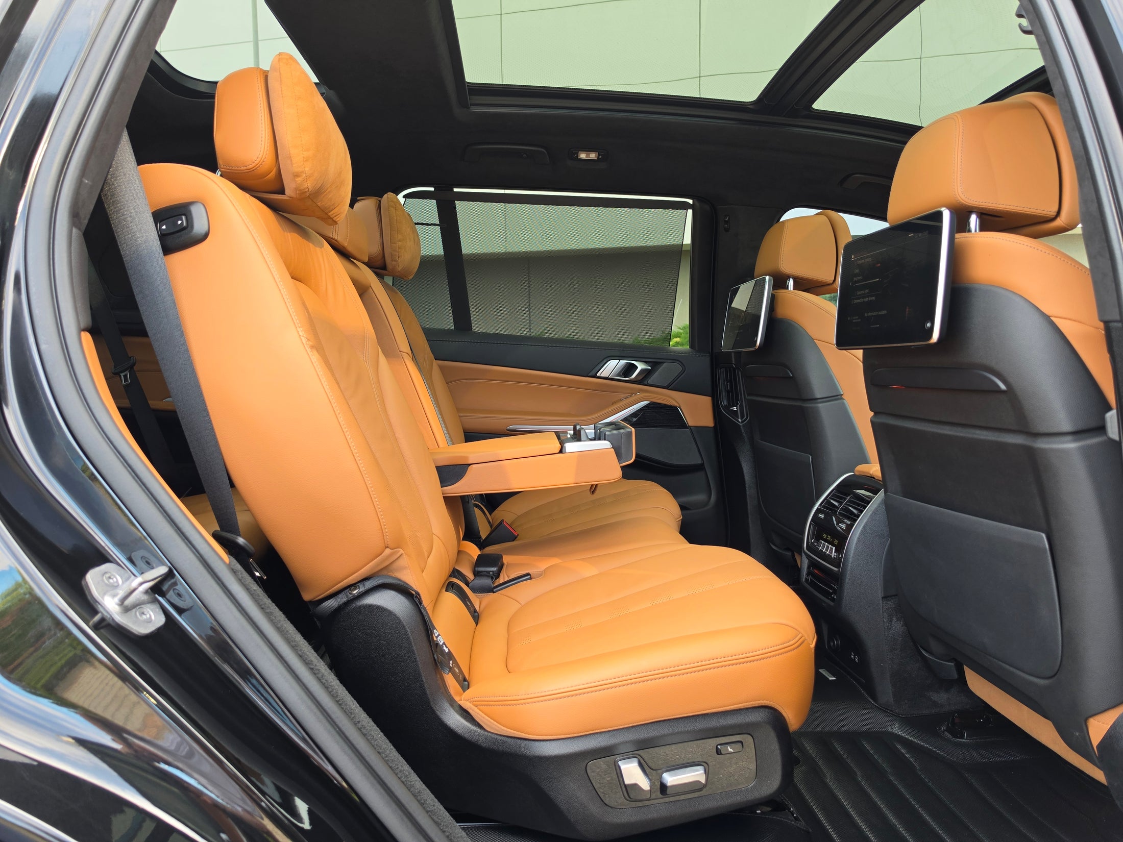 BMW X7 40i xDrive /TV/360/H&K/ SKY LOUNGE/ SOFT CLOSE/6+1 — снимка 46