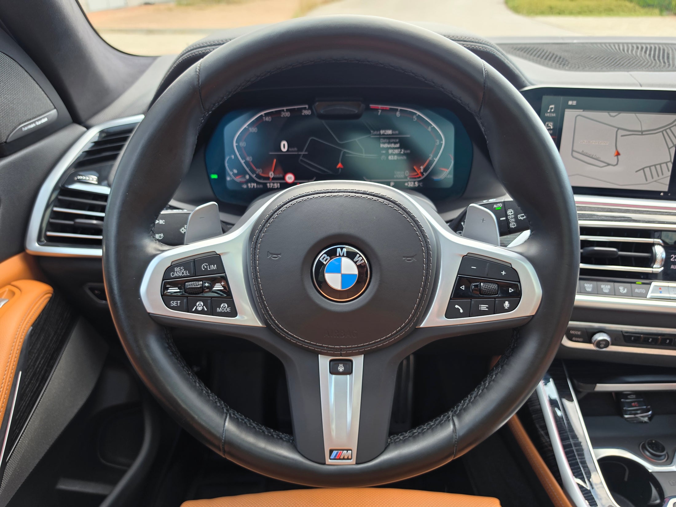 BMW X7 40i xDrive /TV/360/H&K/ SKY LOUNGE/ SOFT CLOSE/6+1 — снимка 28