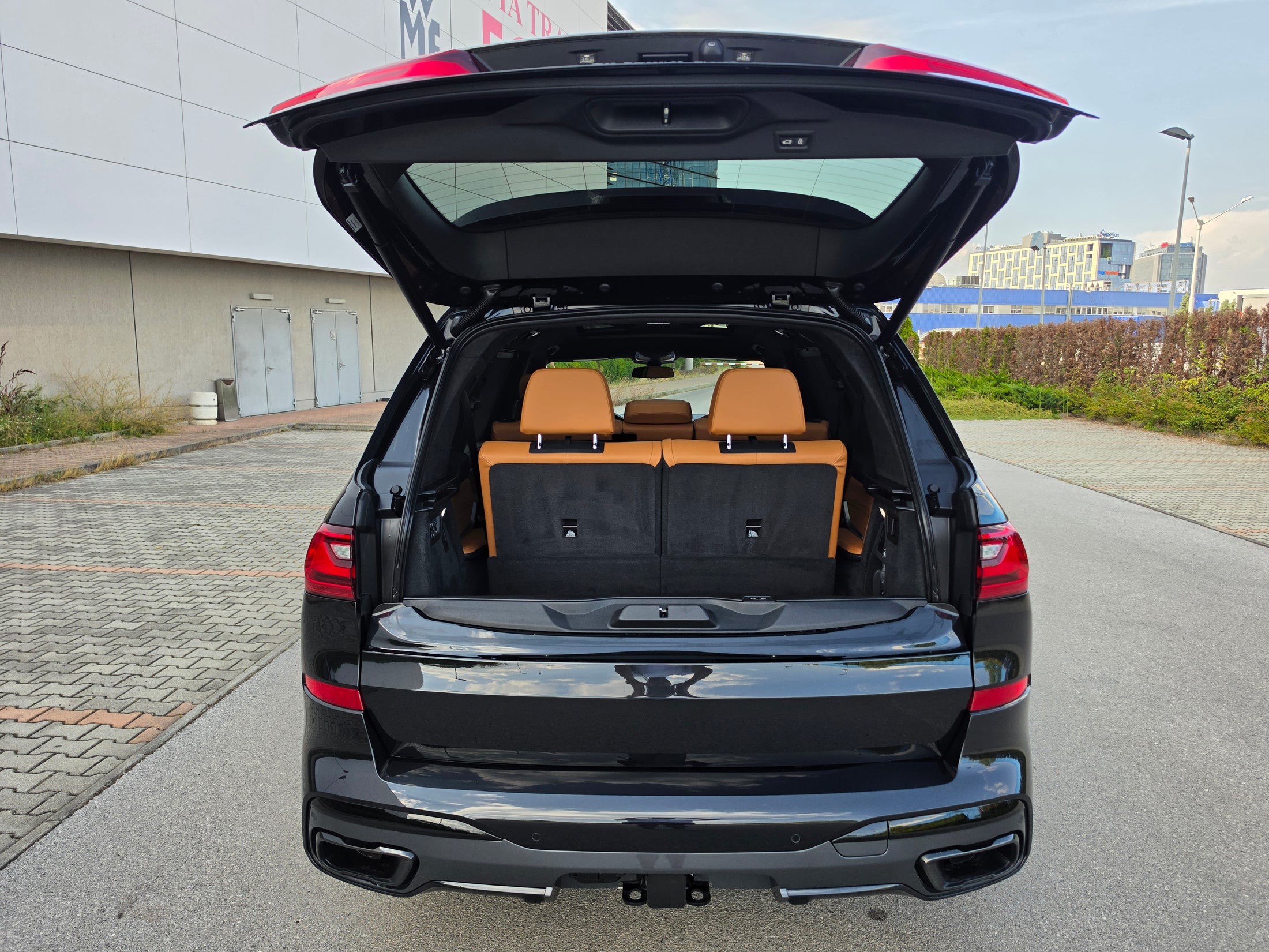 BMW X7 40i xDrive /TV/360/H&K/ SKY LOUNGE/ SOFT CLOSE/6+1 — снимка 6
