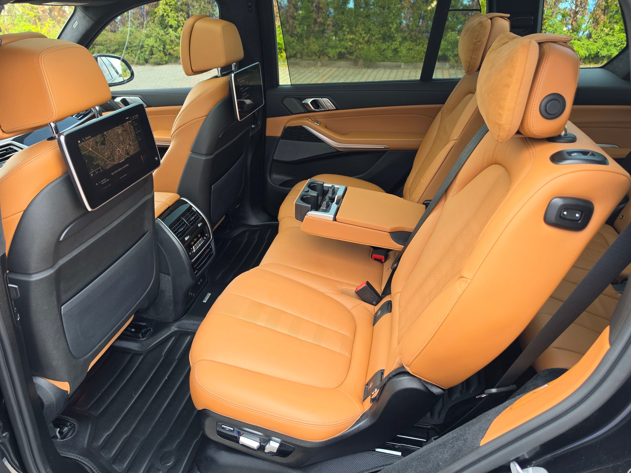BMW X7 40i xDrive /TV/360/H&K/ SKY LOUNGE/ SOFT CLOSE/6+1 — снимка 39