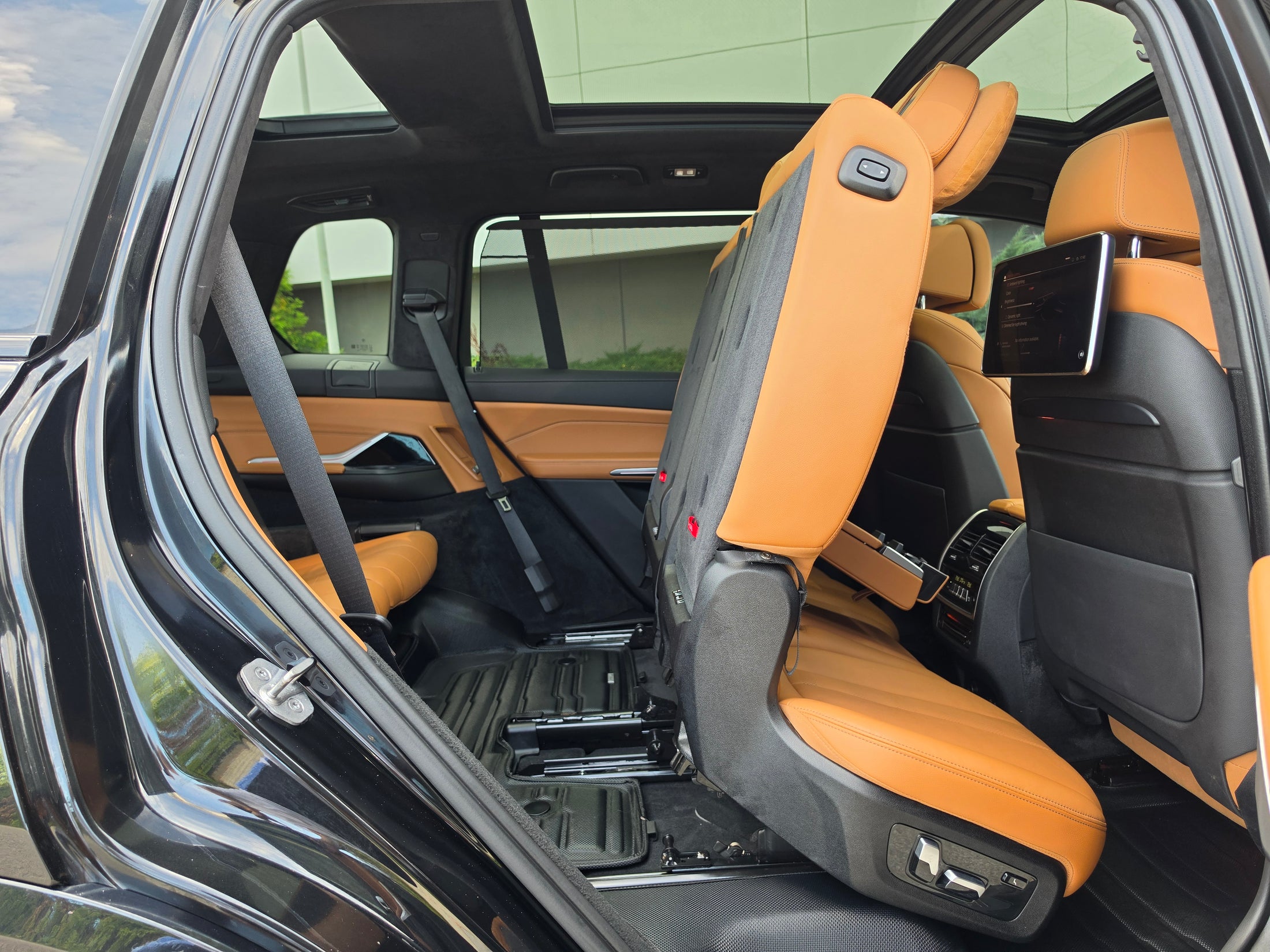 BMW X7 40i xDrive /TV/360/H&K/ SKY LOUNGE/ SOFT CLOSE/6+1 — снимка 48