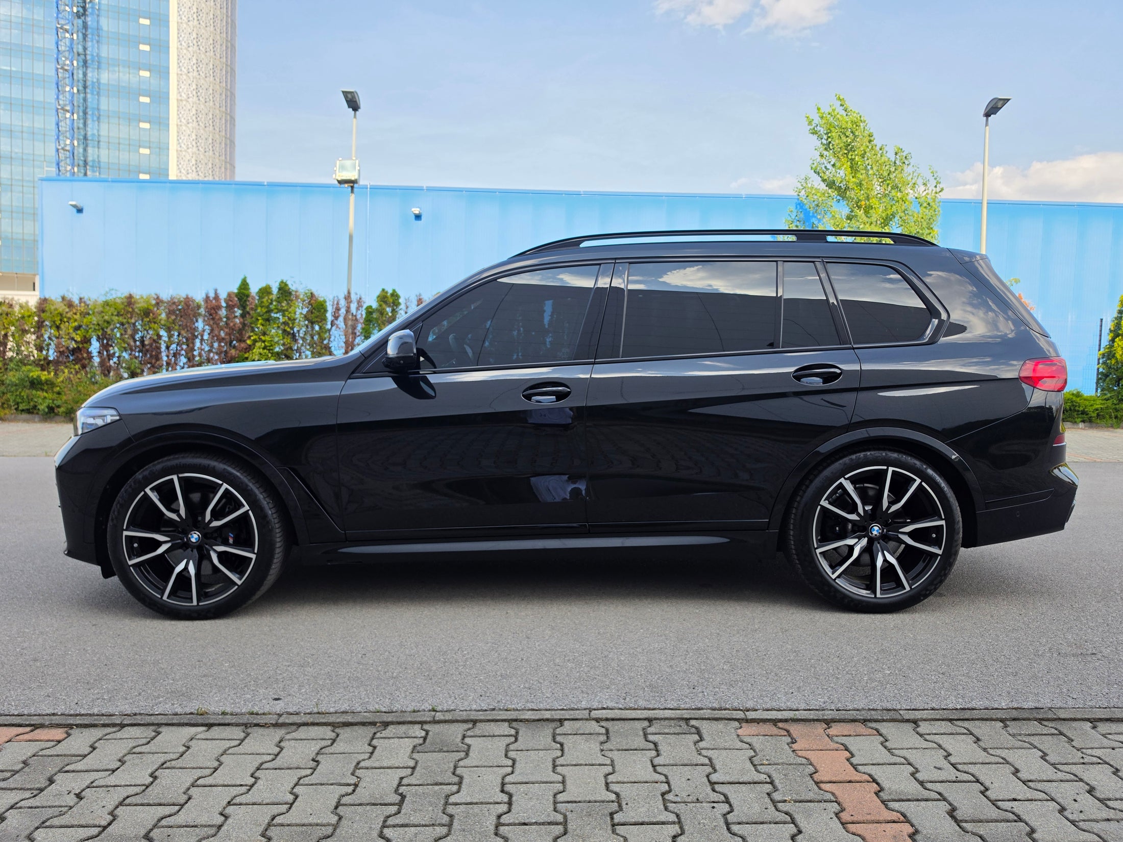 BMW X7 40i xDrive /TV/360/H&K/ SKY LOUNGE/ SOFT CLOSE/6+1 — снимка 14