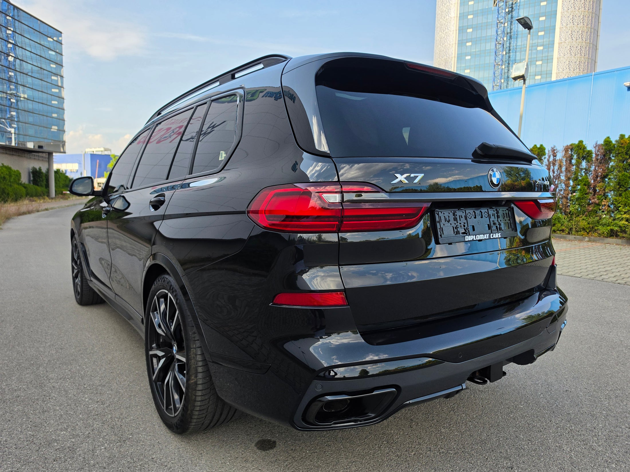 BMW X7 40i xDrive /TV/360/H&K/ SKY LOUNGE/ SOFT CLOSE/6+1 — снимка 15