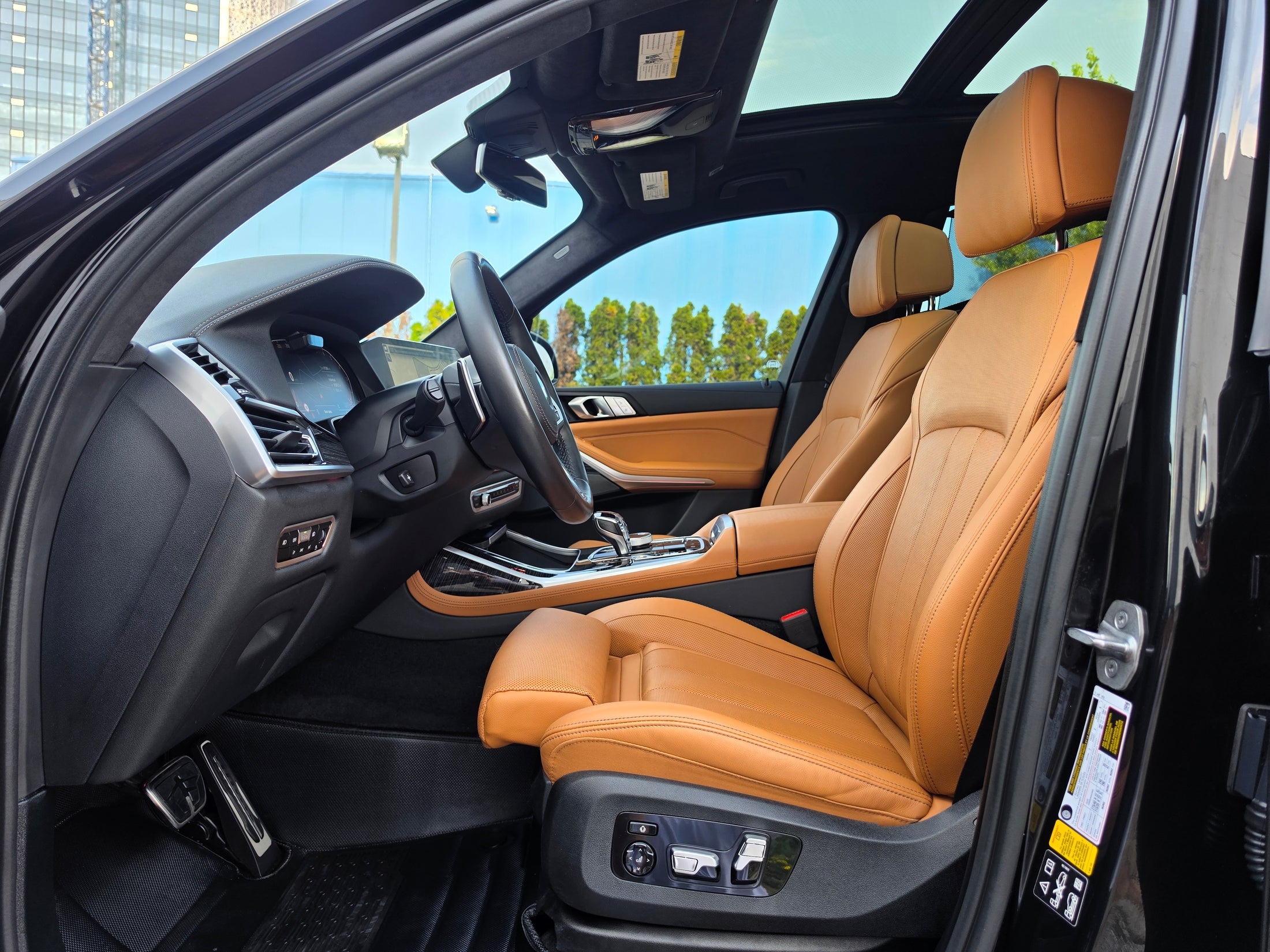 BMW X7 40i xDrive /TV/360/H&K/ SKY LOUNGE/ SOFT CLOSE/6+1 — снимка 23