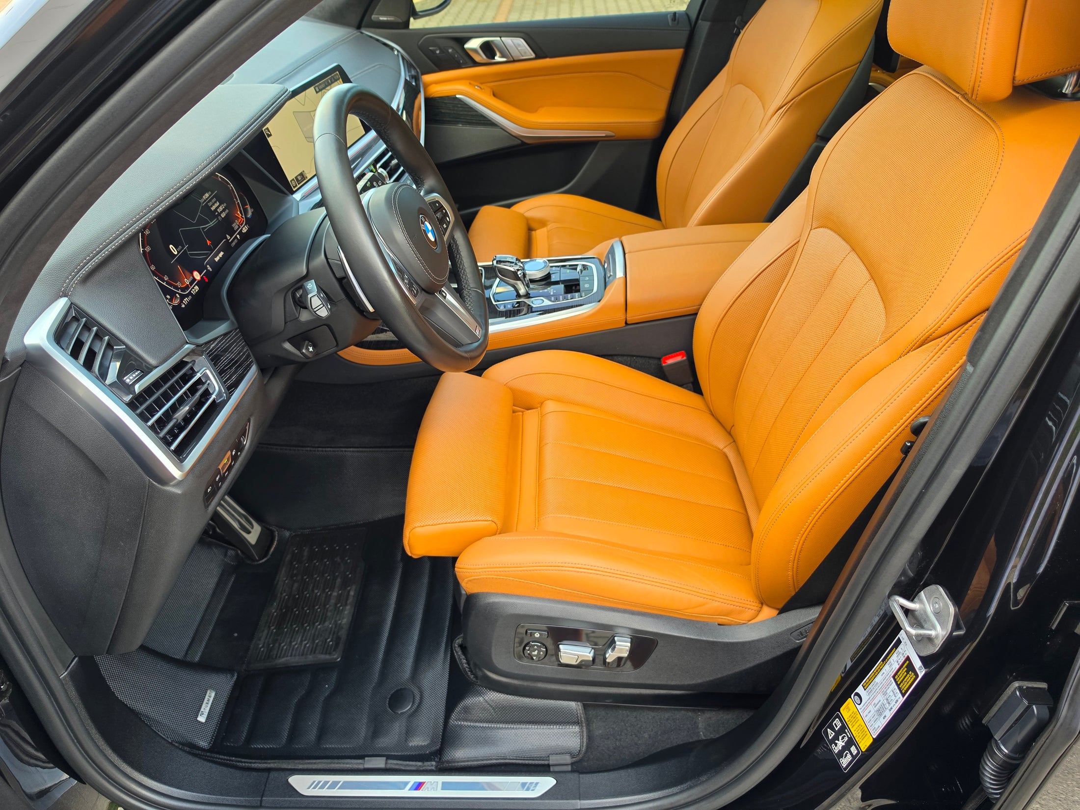 BMW X7 40i xDrive /TV/360/H&K/ SKY LOUNGE/ SOFT CLOSE/6+1 — снимка 24