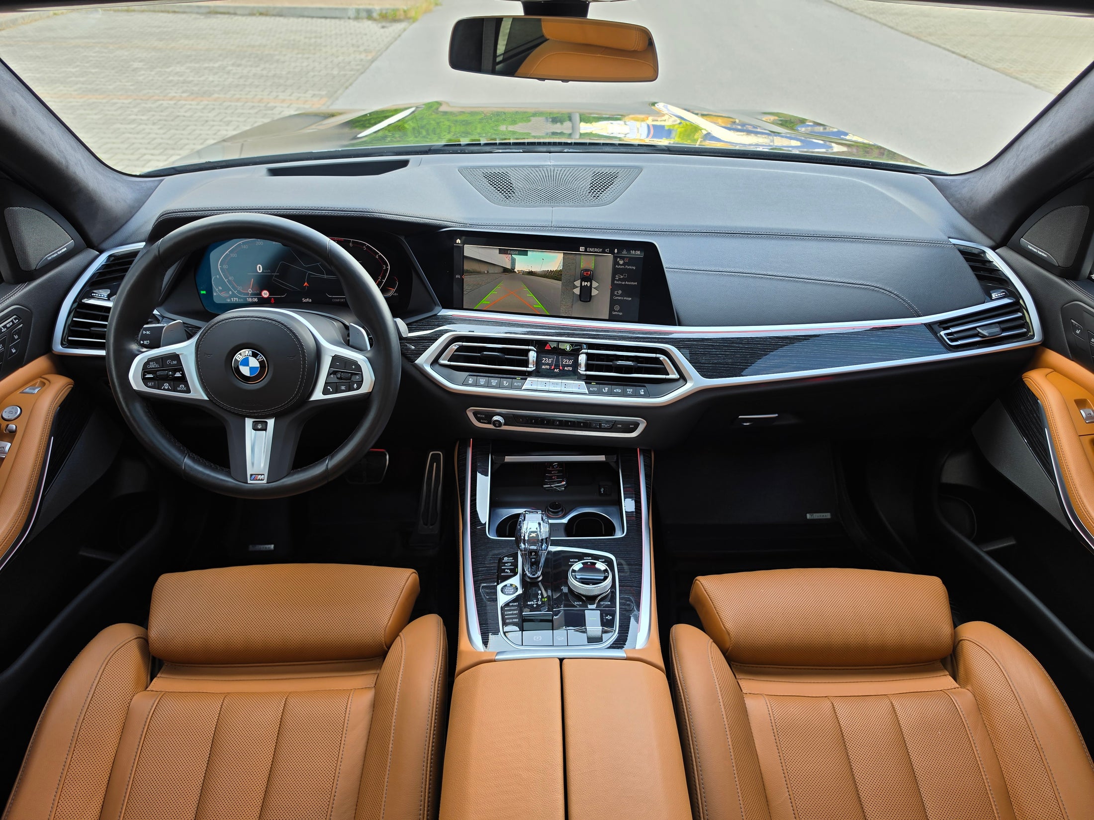 BMW X7 40i xDrive /TV/360/H&K/ SKY LOUNGE/ SOFT CLOSE/6+1 — снимка 35