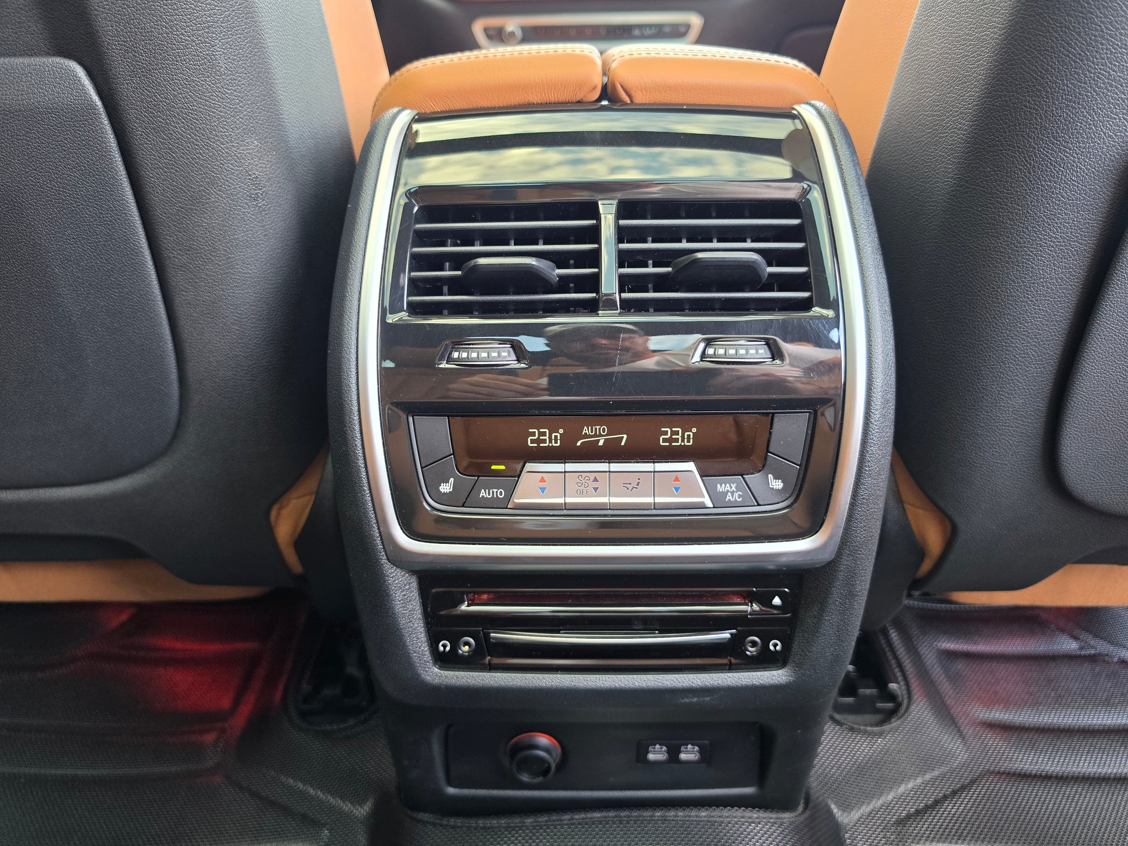 BMW X7 40i xDrive /TV/360/H&K/ SKY LOUNGE/ SOFT CLOSE/6+1 — снимка 45