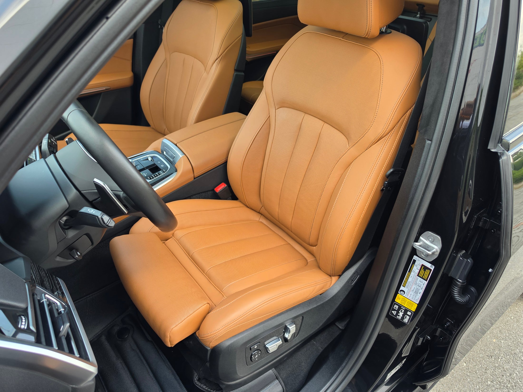 BMW X7 40i xDrive /TV/360/H&K/ SKY LOUNGE/ SOFT CLOSE/6+1 — снимка 25