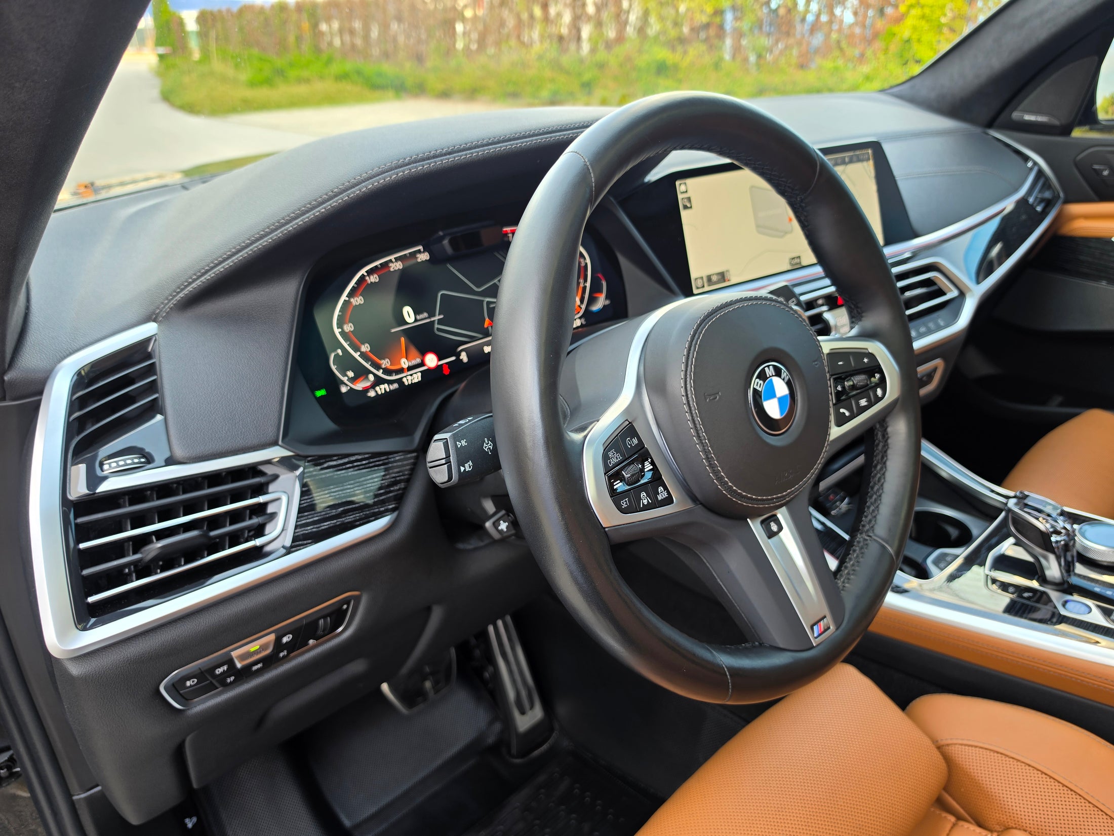 BMW X7 40i xDrive /TV/360/H&K/ SKY LOUNGE/ SOFT CLOSE/6+1 — снимка 22