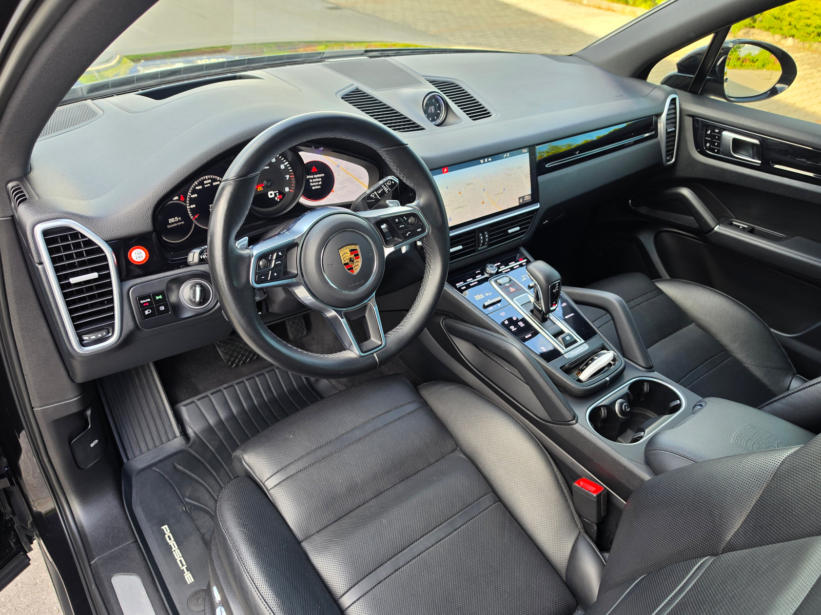 Porsche Cayenne Premium / Head-Up / Matrix / Sport Chrono / 360 / Pano / Bose — снимка 24