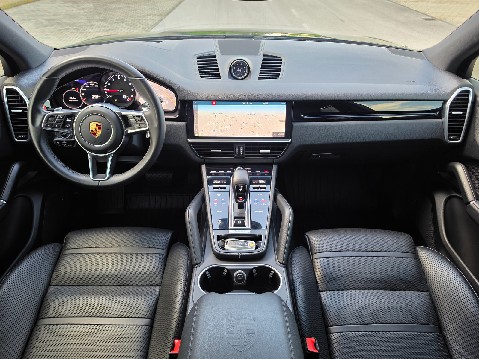 Porsche Cayenne Premium / Head-Up / Matrix / Sport Chrono / 360 / Pano / Bose — снимка 35