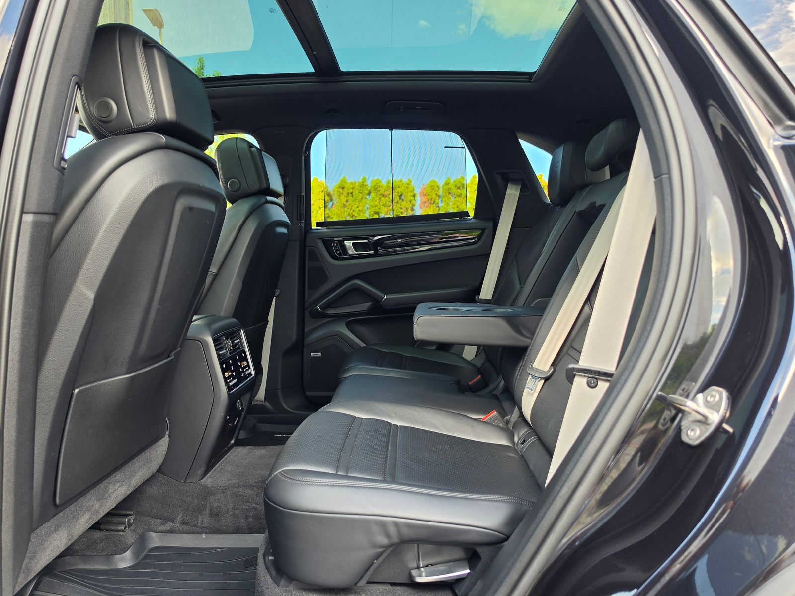 Porsche Cayenne Premium / Head-Up / Matrix / Sport Chrono / 360 / Pano / Bose — снимка 37