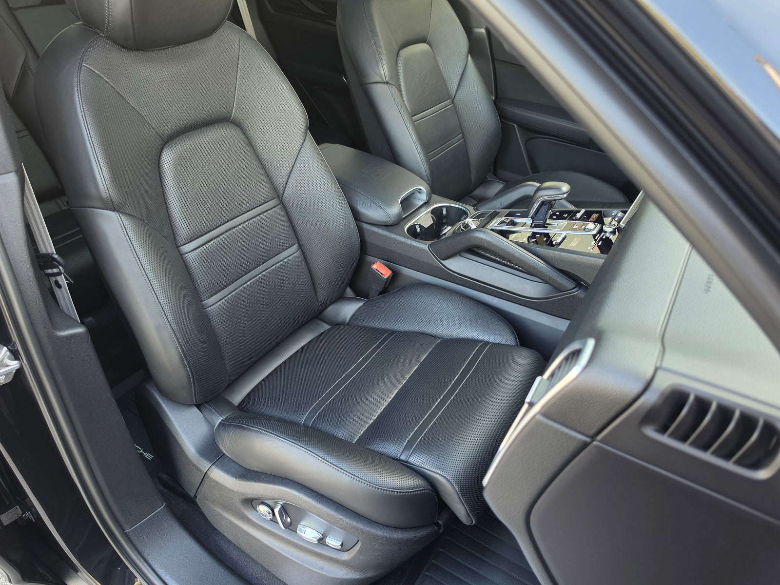 Porsche Cayenne Premium / Head-Up / Matrix / Sport Chrono / 360 / Pano / Bose — снимка 45